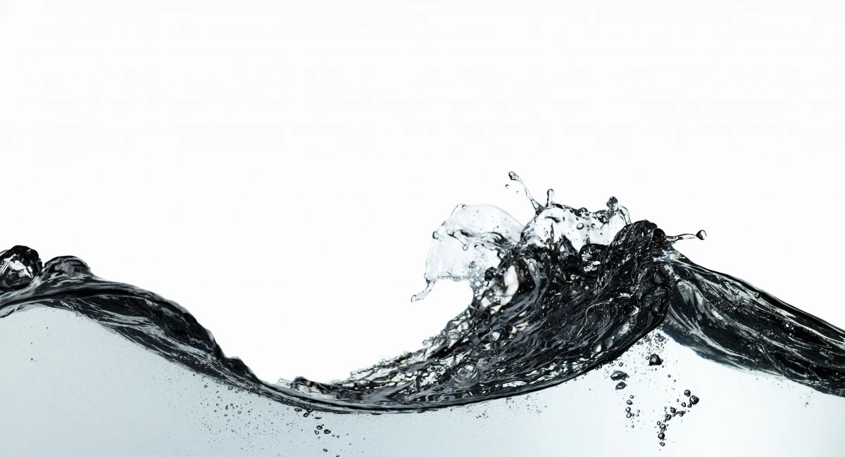 water crashing making waves