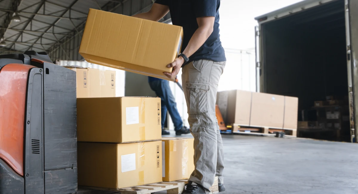 Loading boxes in a warehouse