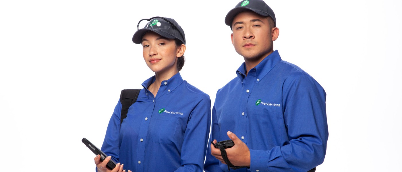 Two JP Pest professionals in uniform